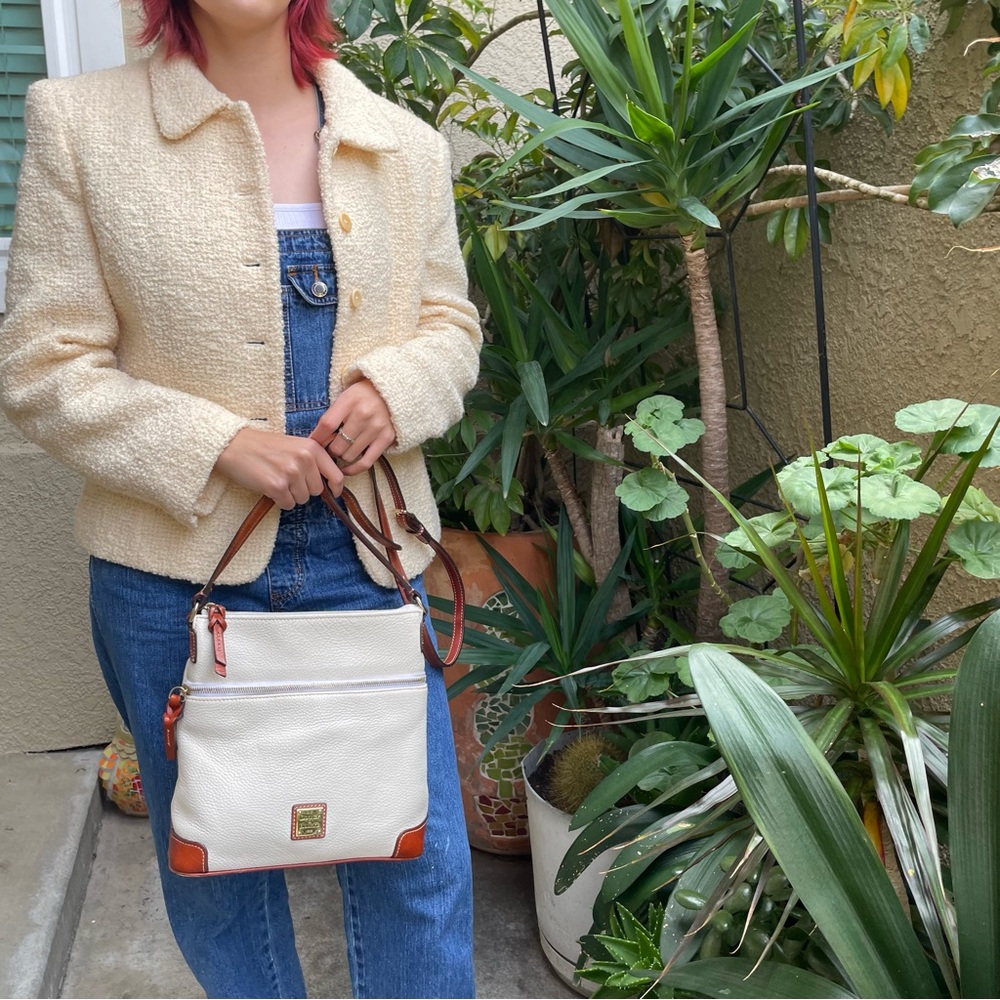 Light cream/reddish brown Dooney & Bourke pebb leather cross body bag
